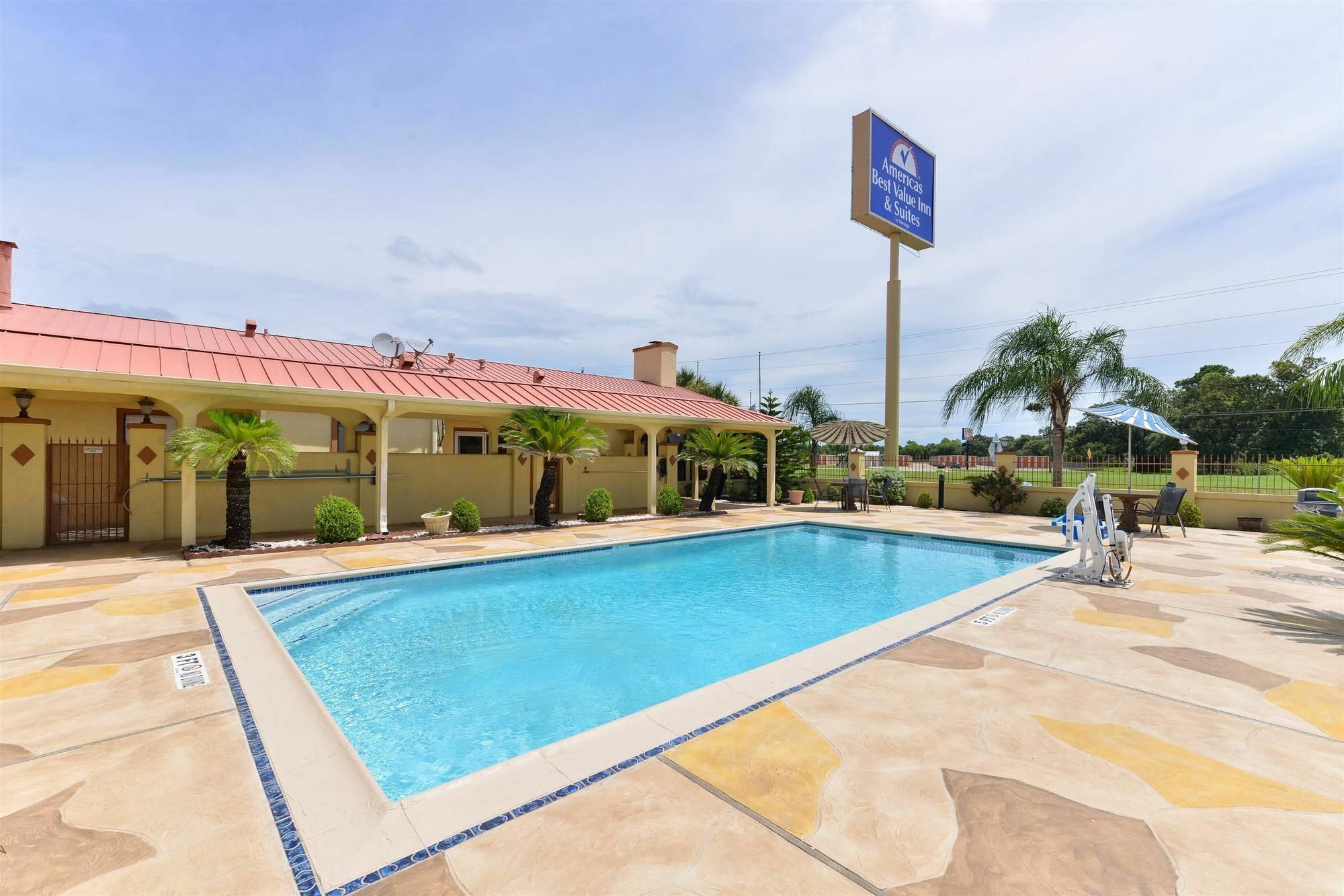 Americas Best Value Inn & Suites-Alvin/Houston Exterior foto